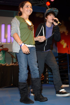 17.11 | lançamento do CD no Hard Rock Cafe de Hollywood.
