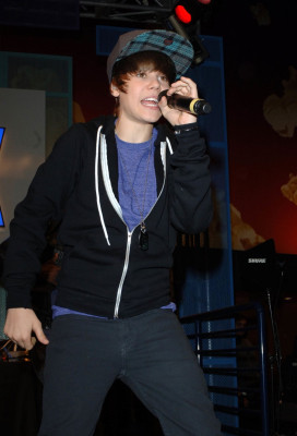 17.11 | lançamento do CD no Hard Rock Cafe de Hollywood.