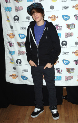 17.11 | lançamento do CD no Hard Rock Cafe de Hollywood.