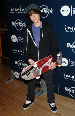 17.11 | lançamento do CD no Hard Rock Cafe de Hollywood.
