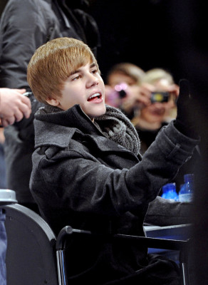 29.11 | Justin Bieber durante tarde de autografos em Madri