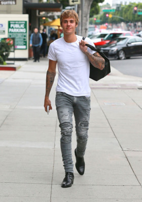 18.01 | Justin Bieber é fotografado em Los Angeles, CA