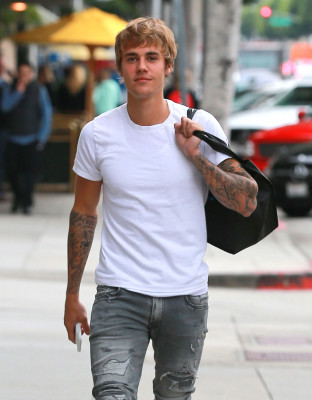18.01 | Justin Bieber é fotografado em Los Angeles, CA
