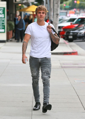 18.01 | Justin Bieber é fotografado em Los Angeles, CA