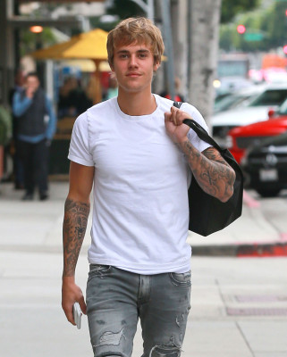 18.01 | Justin Bieber é fotografado em Los Angeles, CA