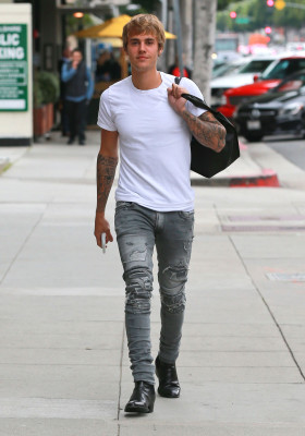 18.01 | Justin Bieber é fotografado em Los Angeles, CA