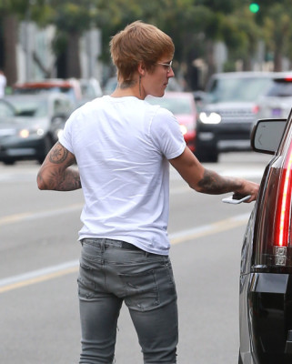 18.01 | Justin Bieber é fotografado em Los Angeles, CA