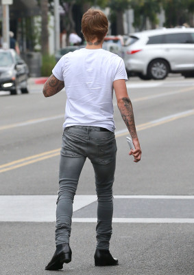 18.01 | Justin Bieber é fotografado em Los Angeles, CA