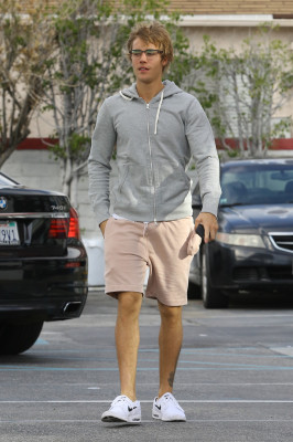 19.01 | Justin é fotografado em Los Angeles, CA