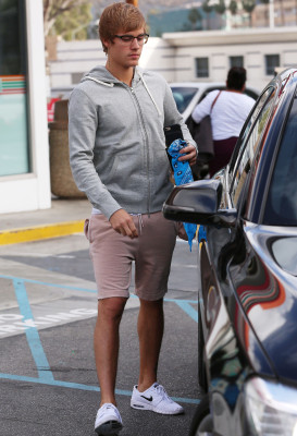 19.01 | Justin é fotografado em Los Angeles, CA