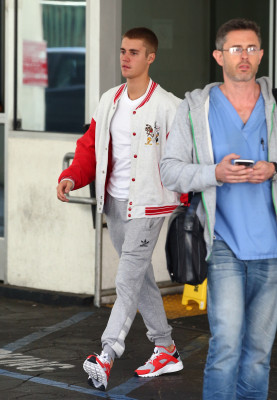 23.01 | Bieber é visto em Beverly Hills, CA