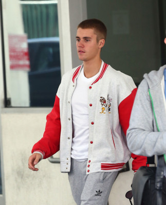 23.01 | Bieber é visto em Beverly Hills, CA