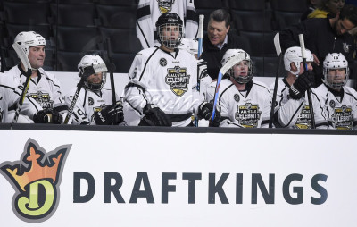 28.01 | Participando do 2017 NHL All-Star Celebrity Shootout, no Staples Center, em Los Angeles, CA
