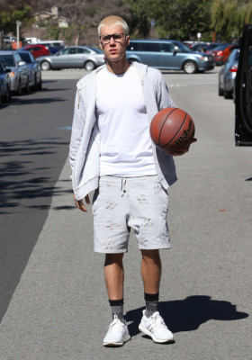23.02 | Justin Bieber é fotografado em Beverly Hills, Califórnia
