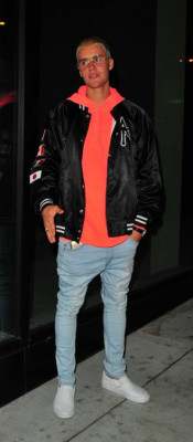 24.02 | Justin Bieber vai ao restaurante Catch em West Hollywood, CA