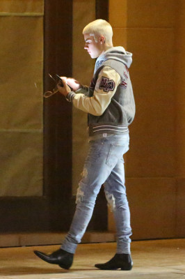 25.02 | Justin Bieber no hotel Montage em Beverly Hills, CA