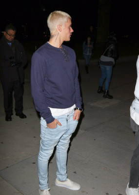 26.02 | Justin Bieber é fotografado em Beverly Hills, na Califórnia