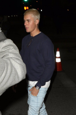 26.02 | Justin Bieber é fotografado em Beverly Hills, na Califórnia