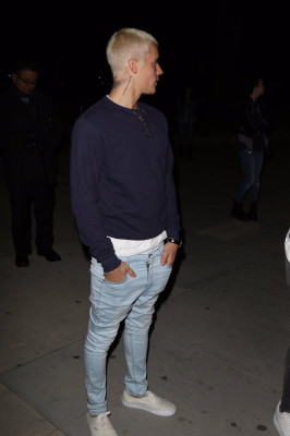 26.02 | Justin Bieber é fotografado em Beverly Hills, na Califórnia
