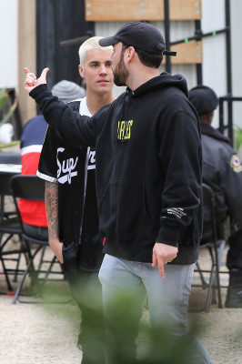 27.02 | Justin Bieber é fotografado em Malibu, CA
