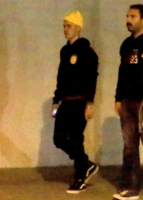 03.01 | Justin Bieber é fotografado em West Hollywood, na Califórnia