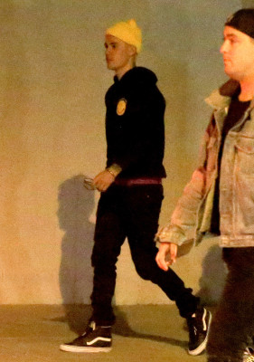 03.01 | Justin Bieber é fotografado em West Hollywood, na Califórnia