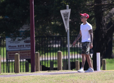 03.06 | Justin Bieber é fotografado em Perth, na Austrália