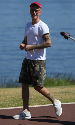 03.06 | Justin Bieber é fotografado em Perth, na Austrália