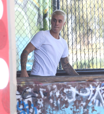 03.06 | Justin Bieber é fotografado em Perth, na Austrália