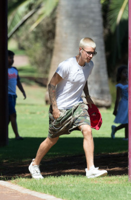 03.06 | Justin Bieber é fotografado em Perth, na Austrália