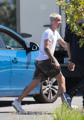 03.06 | Justin Bieber é fotografado em Perth, na Austrália