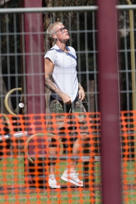 03.06 | Justin Bieber é fotografado em Perth, na Austrália