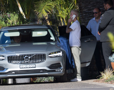 03.07 | Justin Bieber atende fãs em Perth, na Austrália