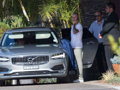 03.07 | Justin Bieber atende fãs em Perth, na Austrália