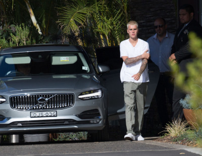 03.07 | Justin Bieber atende fãs em Perth, na Austrália