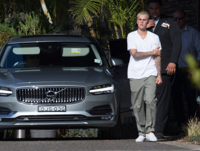 03.07 | Justin Bieber atende fãs em Perth, na Austrália
