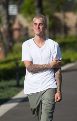 03.07 | Justin Bieber atende fãs em Perth, na Austrália