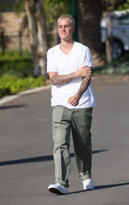 03.07 | Justin Bieber atende fãs em Perth, na Austrália