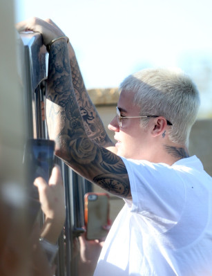 03.07 | Justin Bieber atende fãs em Perth, na Austrália