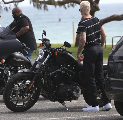 03.08 | Justin Bieber é fotografado em Perth, na Austrália