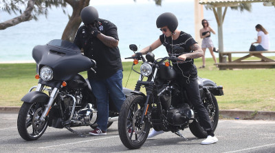 03.08 | Justin Bieber é fotografado em Perth, na Austrália