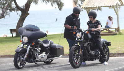 03.08 | Justin Bieber é fotografado em Perth, na Austrália