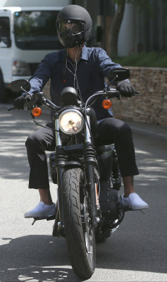 03.08 | Justin Bieber é fotografado em Perth, na Austrália