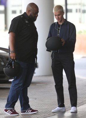 03.08 | Justin Bieber é fotografado em Perth, na Austrália