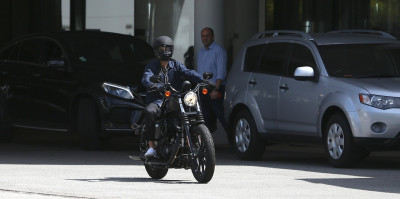 03.08 | Justin Bieber é fotografado em Perth, na Austrália