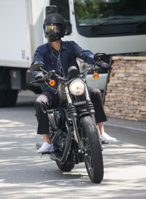 03.08 | Justin Bieber é fotografado em Perth, na Austrália