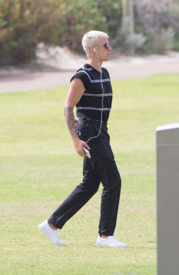 03.08 | Justin Bieber é fotografado em Perth, na Austrália
