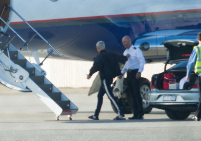 03.10 | Justin Bieber é fotografado em aeroporto em Perth, Austrália