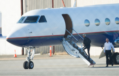 03.10 | Justin Bieber é fotografado em aeroporto em Perth, Austrália