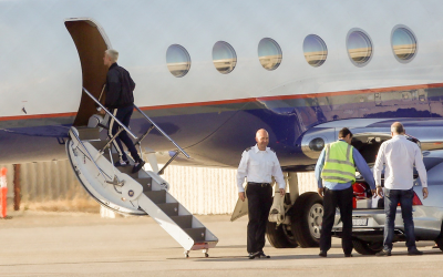 03.10 | Justin Bieber é fotografado em aeroporto em Perth, Austrália